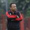 Pelatih Persika Karawang, Ricky Nelson, saat pertandingan melawan Persija pada laga uji coba di Stadion Soemantri Brodjonegoro, Kuningan, Jakarta, Sabtu (30/12/2017). Persija menang 3-1 atas Persika. (Bola.com/M Iqbal Ichsan)