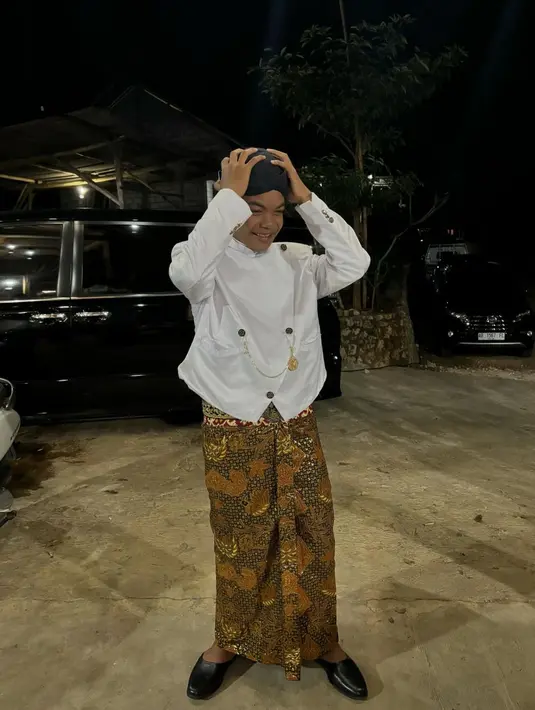 Penampilan Saka saat membawakan lagu tersebut berhasil menyentuh hati para Sobat Ambyar. Banyak yang merasa kerinduan mereka terhadap Didi Kempot sedikit terobati. Kehadiran Saka di panggung dianggap menjadi pengingat akan memori indah almarhum.  (Liputan6.com/IG/@saka_praja__dk)