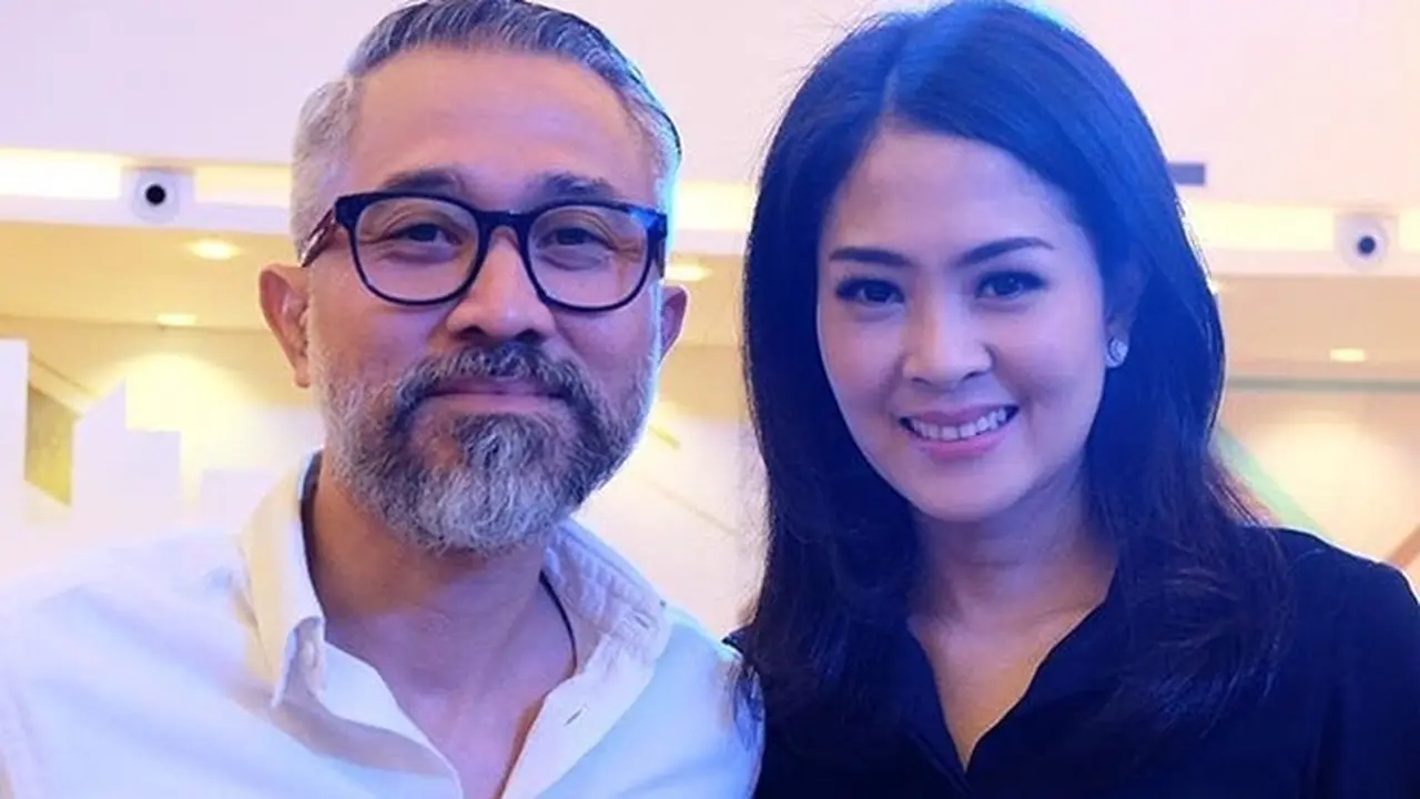 10 Tahun Menikah, Begini Potret Lukman Sardi dan Istri yang Awet Mesranya