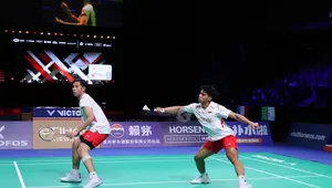 Ganda putra Indonesia Sabar Karyaman Gutama/Moh Reza Pahlevi Isfahani memenangkan laga partai kedua Grup D Piala Thomas 2026. Sabar/Reza menumbangkan pasangan Thailand Chaloempoen Charoenkitamorn/Worrapol Thongsa-nga 21-17 dan 21-18 di Forum Horsens, Denmark, Minggu (26/4). (foto: PBSI)