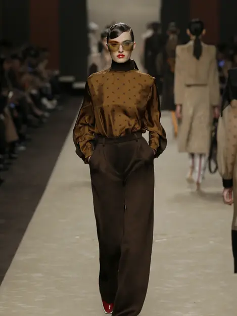 Baju rancangan terakhir Karl Lagerfeld untuk Fendi di Milan Fashion Week 2019