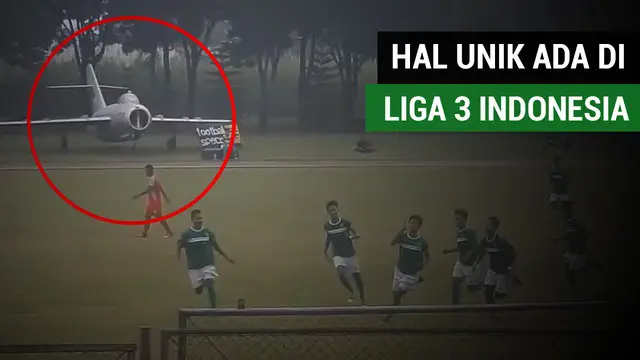 Berikut hal-hal unik yang terjadi di Liga 3 Indonesia, seperti pesawat yang parkir di pinggir lapangan.