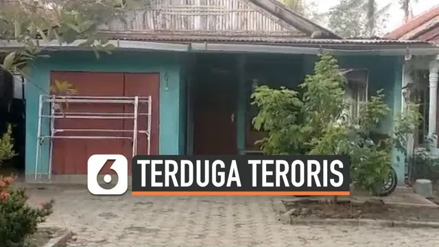 Tim Densus 88 menangkap seorang warga Kabupaten Cilacap yang diduga terlibat dengan aksi terorisme. Terduga diringkus polisi hari Minggu (17/11) di rumahnya.