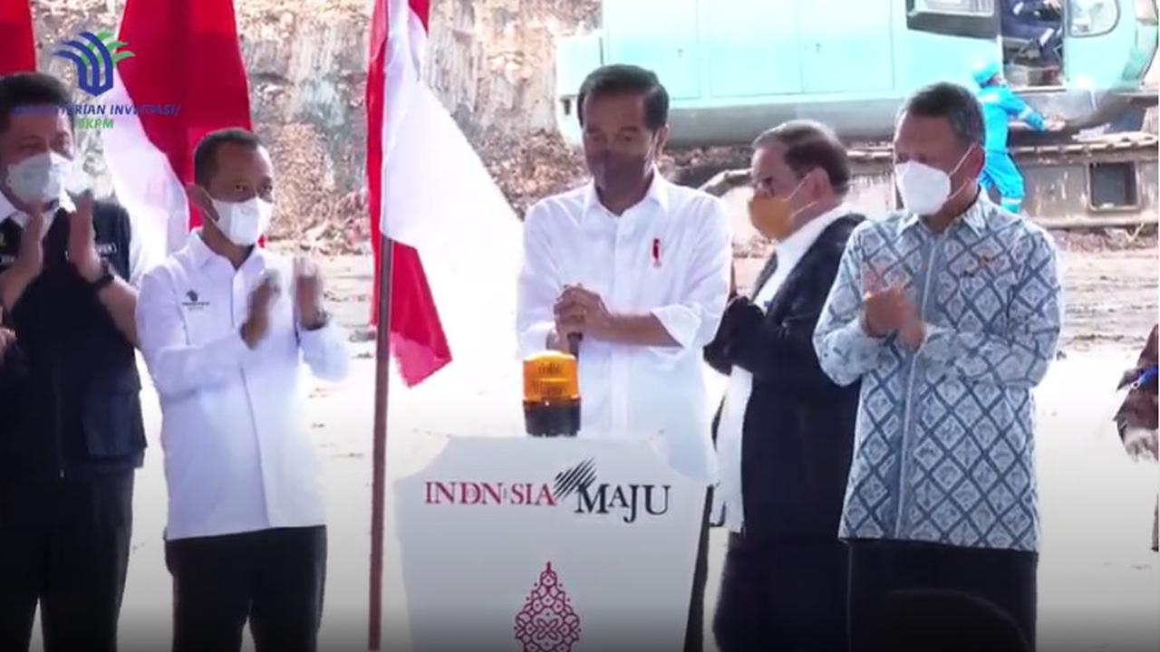 Presiden Joko Widodo (Jokowi) meresmikan pembangunan pabrik gasifikasi batu bara menjadi Dimetil Eter (DME) di Muara Enim, Sumatera Selatan, Senin (24/1/2022.