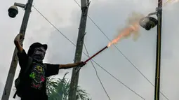 Aksi unjuk rasa ini membawa tuntutan utama, yaitu pencabutan revisi UU TNI serta penolakan terhadap RUU Polri. (BAY ISMOYO/AFP)