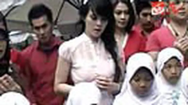 Angel Lelga Berbagi di Bulan Puasa