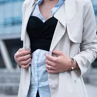 Ilustrasi baju dengan tambahan bustier. (via: redreidinghood)