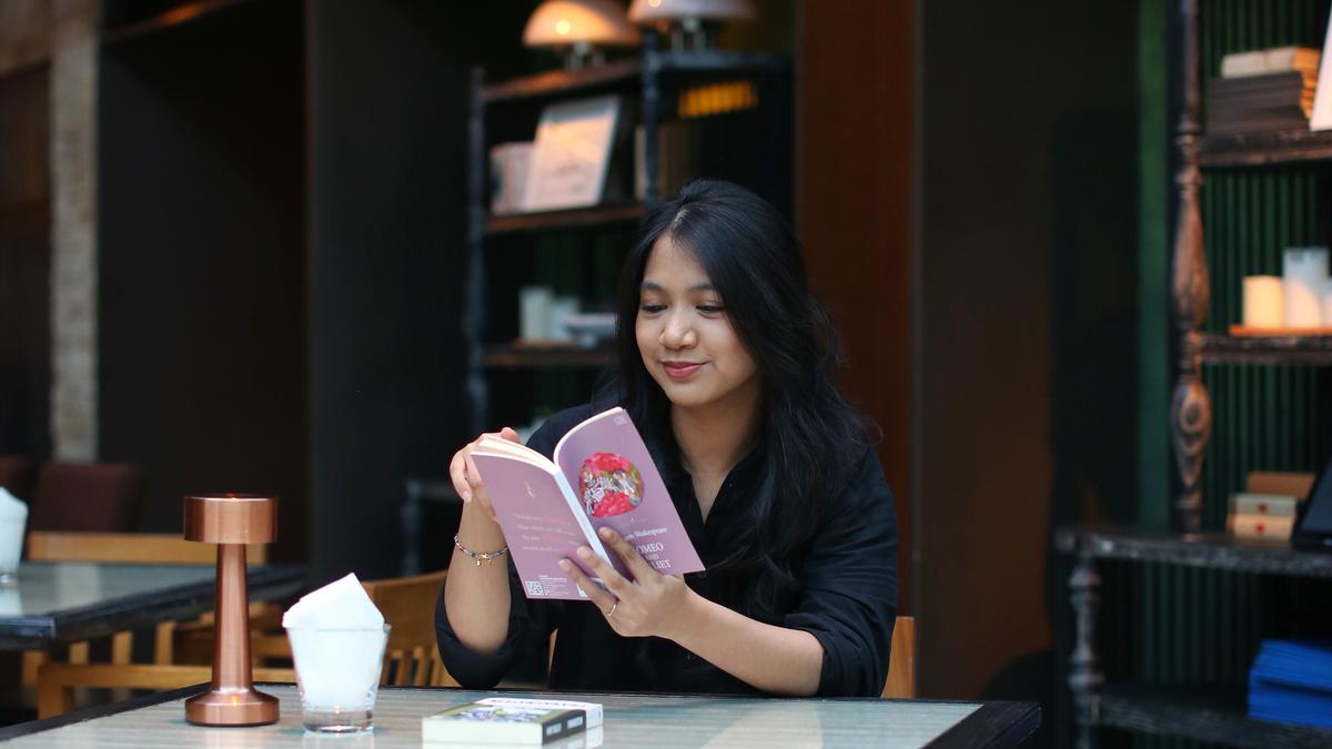 Membaca Membentuk Perempuan Tangguh: Refleksi di Hari Buku Nasional
