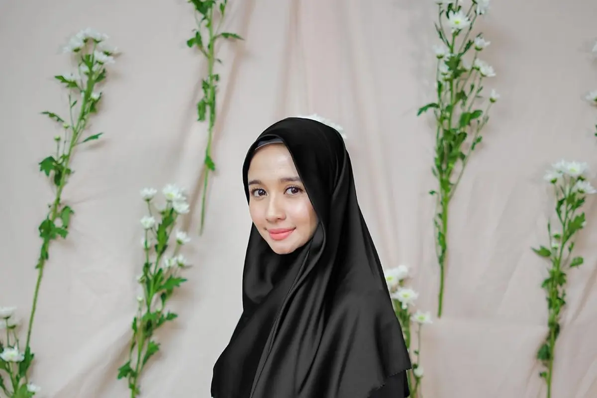 Laudya Cynthia Bella Bagi Tips Perawatan Rambut, Cegah Ketombe dan Kerontokan saat Pakai Hijab