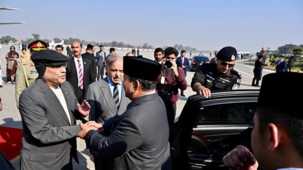 VIDEO: PM Pakistan Ikut Jet Tempur Kawal Pesawat Prabowo "Ini Bukan Bantuan"
