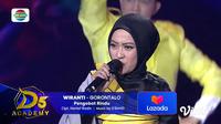 Wiranti (Gorontalo) Hampir Membuat Soimah Berikan Standing Ovation Untuknya, Saat Menutup Penampilan Solo Group 3 Dangdut Academy 5 dengan Lagu ''Pengobat Rindu''. (Indosiar)
