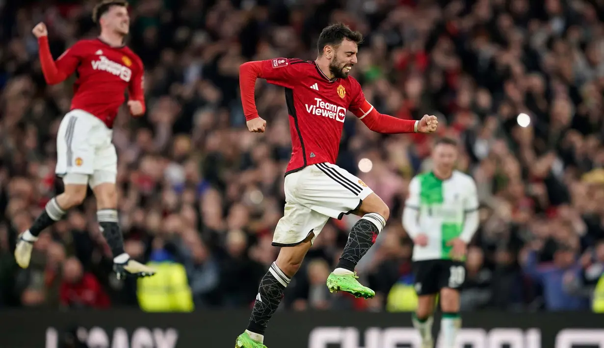 Manchester United berhasil melaju ke semifinal Piala FA usai mengalahkan Liverpool 4-3. (AP Photo/Dave Thompson)