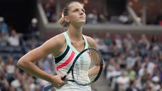 Karolina Pliskova kecewa usai kalah dari CoCo Vandeweghe pada laga perempat final tunggal putri AS terbuka 2017 di USTA Billie Jean King National Tennis Center, (6/9/2017). Karolina kalah 6-7, 3-6. (AFP/Timothy A. Clary)