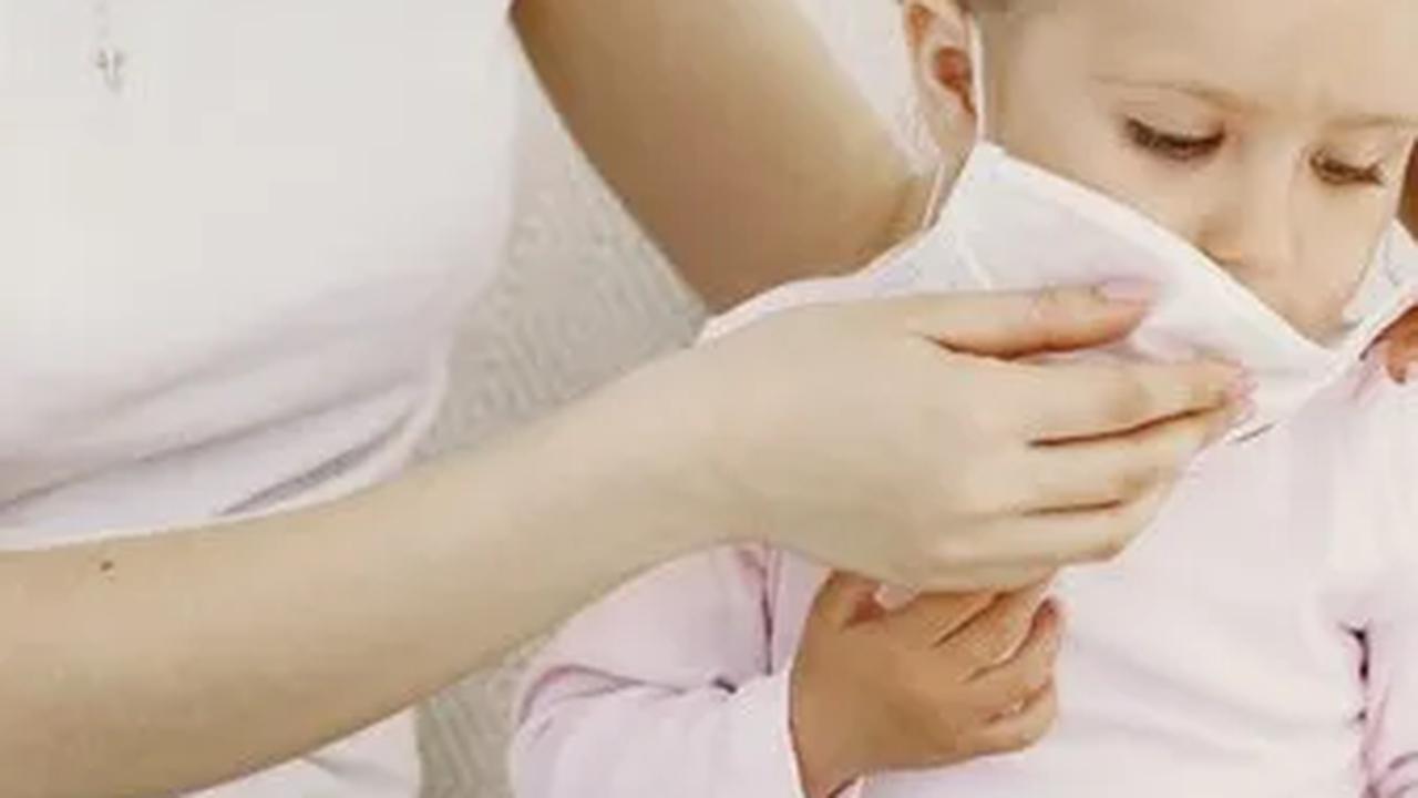 Jangan ragu untuk berkonsultasi dengan dokter spesialis anak jika si kecil menunjukkan gejala bronkopneumonia. Semakin cepat ditangani, semakin kecil risiko terjadinya komplikasi.