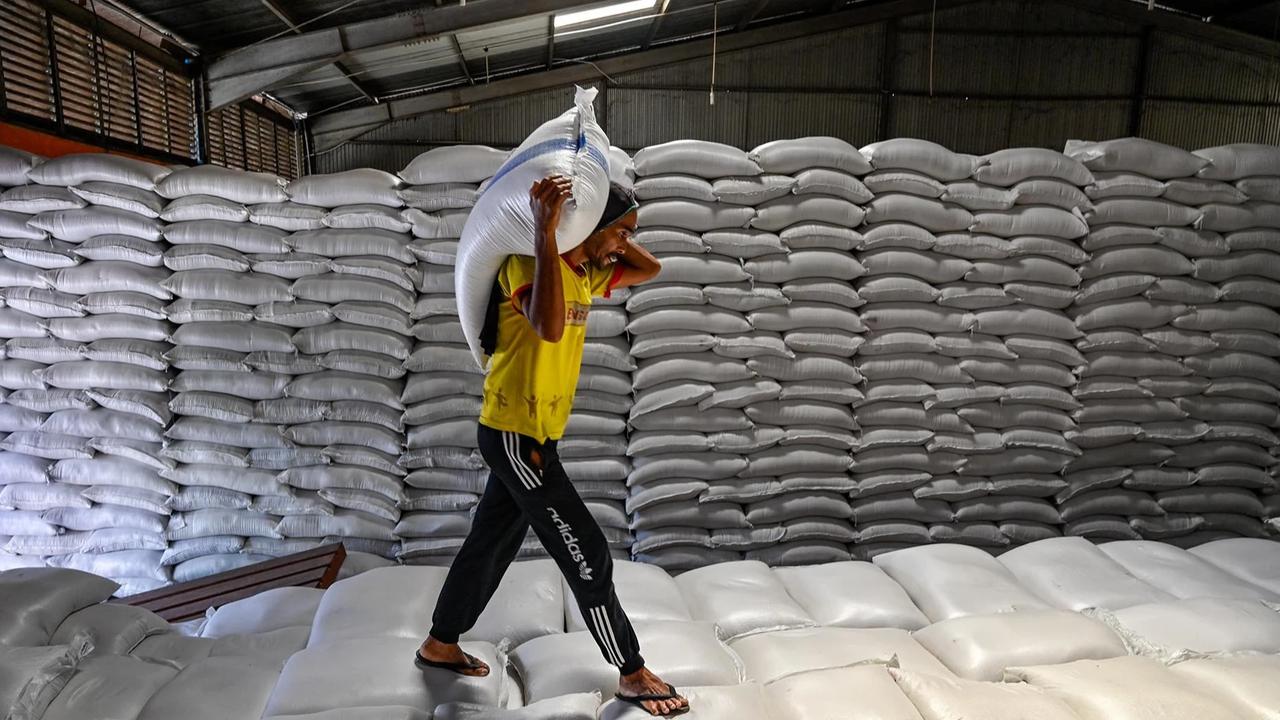 FOTO: Bulog Pastikan Stok Beras Sumatera Aman untuk Penanganan Bencana