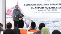 Sekretaris Jenderal Gerindra sekaligus Wakil Ketua MPR Ahmad Muzani menyerahkan dana bantuan kemanusiaan senilai Rp 500 juta kepada Baznas di kantor Baznas, Jakarta, Senin (27/5/2024). (Foto: Istimewa).
