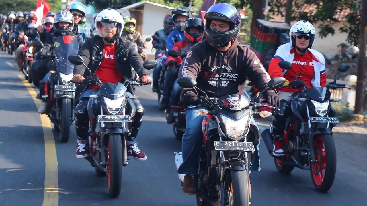 Untuk memperingati HUT Republik Indonesia ke-74 , sekitar 2.800 bikers pecinta sepeda motor Honda melakukan aktivitas bernuansa kebangsaan. Bertajuk “Convoy Merdeka"