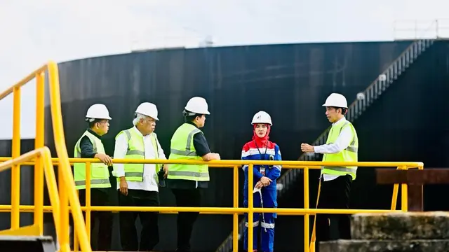 Presiden Joko Widodo atau Jokowi saat meninjau Blok Rokan.