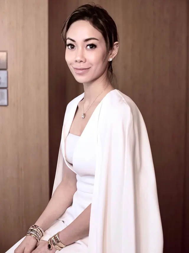 [Fimela] Putri dari Salah Satu Orang Terkaya di Malaysia Ini Memilih Berjualan Barang Bekas