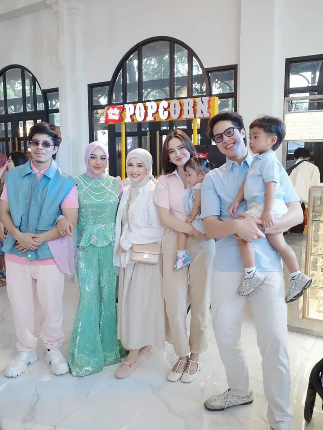 10 Potret Artis di Pesta Ultah ke-1 Azura Anak Atta-Aurel, Meriah Bertabur Bintang