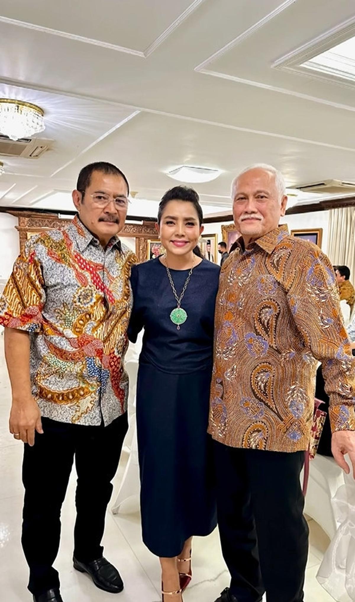 Mayang Terlihat Sudah Akrab