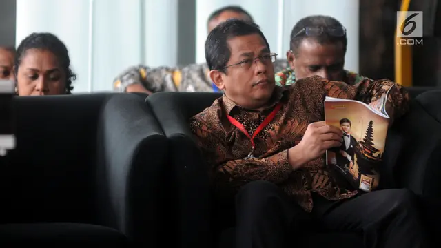 Ekspresi Sekjen DPR Indra Iskandar Jelang Diperiksa KPK