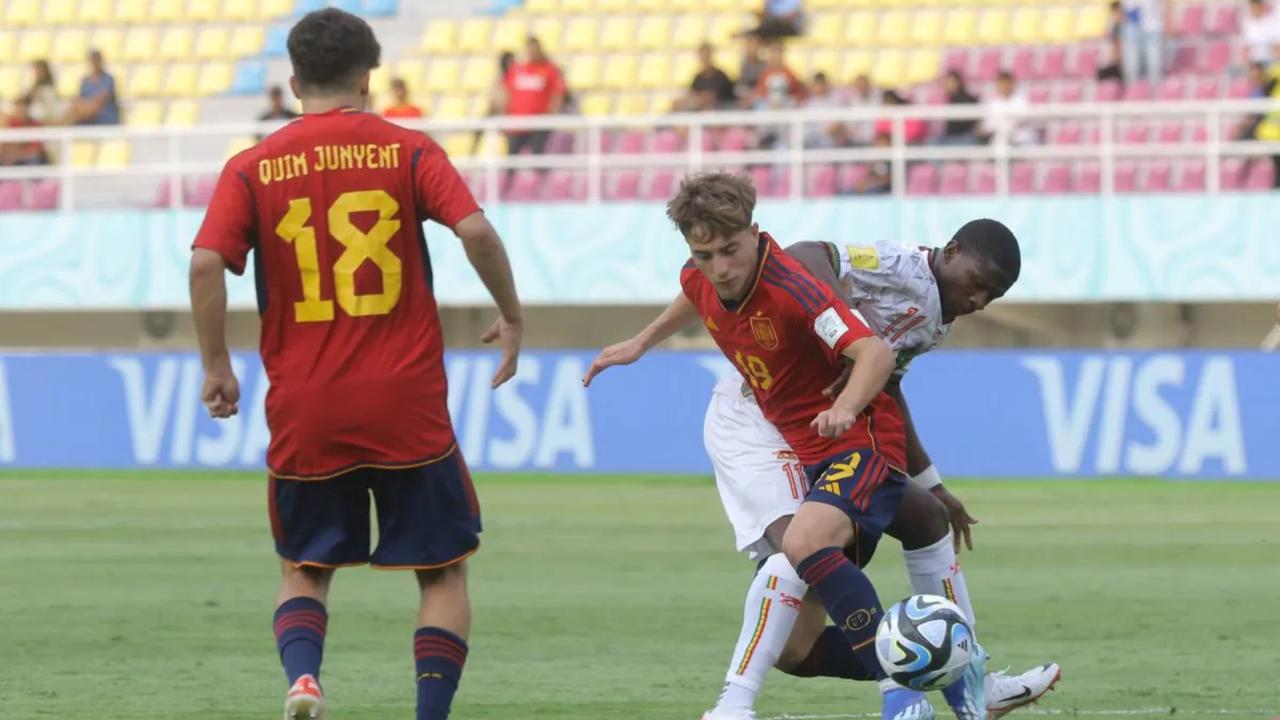 Laga matchday 2 Grup B Piala Dunia U-17 2023 antara Spanyol U-17 melawan Mali U-17 yang berlangsung di Stadion Manahan, Solo, Senin (13/11/2023) sore WIB berakhir dengan kemenangan Tim Matador.
