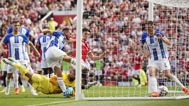 Foto: Kejadian Menarik Dibalik Kekalahan Manchester United Dari Brighton di Liga Inggris, Adu Jotos Sesama Fans MU Hingga Muka Ngenyek CR7