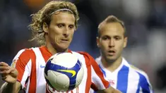 Deportivo Coruna's Laure vies with Atletico Madrid's Uruguayan Diego Forlan during their Spanish first league match at the Riazor Stadium in La Coruna, on April 12, 2009. AFP PHOTO/MIGUEL RIOPA