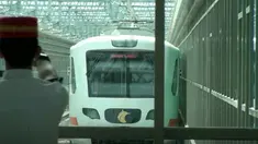 ejumlah warga antusias dengan beroperasinya kereta bandara mulai Selasa (26/12/2017)