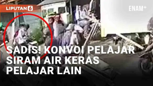 Aksi kriminal oleh sekelompok pelajar terjadi di Pulogadung, Jakarta Timur (8/8/2023). Konvoi pelajar bermotor tiba-tiba menyiram air keras ke pelajar lain. Detik-detik penyiraman tersebut terekam CCTV pada sore hari.