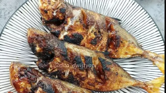 Ikan Kembung Bakar Teflon.  foto:  Instagram @dita_dwistyani