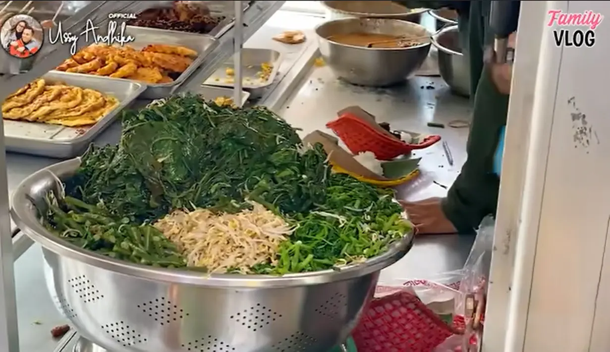 Ussy Sulistiawaty dan Andhika Pratama (Youtube/Ussy Andhika Official)