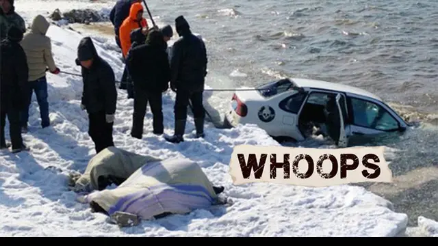 Sepasang kekasih berpelukan dan ditemukan telah meninggal dalam mobil mereka yang tenggelam di perairan Songhua, Jilin, China Mobil ditemukan dekat sungai yang sedang diliputi banyak salju di pinggirnya.Keduanya dalam posisi berpelukan erat bahkan sa...