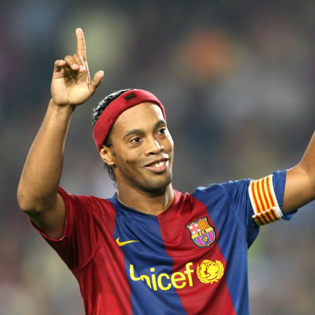 5 Kekacauan Hidup Ronaldinho Setelah Pensiun Termasuk Skandal Tinggal Bersama 2 Kekasih Dunia Bola Com
