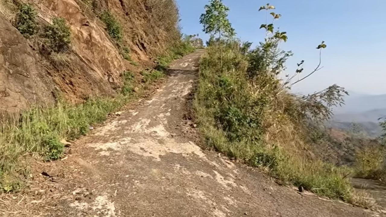Lewati Pinggir Jurang, Penampakan Jalur Jalan Pintas Ekstrem Ponorogo-Pacitan Ini Bikin Deg-degan