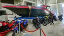 Sebuah perahu dan deretan motor yang siap dilelang terbuka pada acara Badan Pemulihan Aset (BPA) Kejaksaan Agung Fair 2026 di Jakarta, Kamis (21/5/2026). (merdeka.com/Arie Basuki)