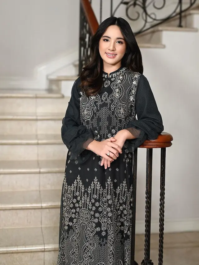 Warisi Bakat Nia Ramadhani, Pesona Mikhayla Bakrie Debut jadi Model Busana Ramadan dan Lebaran