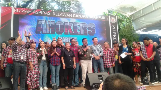 Para ‘Ahokers’ atau pendukung Basuki Tjahja Purnama alias Ahok mendeklarasikan dukungan mereka untuk pasangan Ganjar Pranowo dan Mahfud MD di Rumah Aspirasi Relawan Tim Koordinasi Relawan Pemenangan Pemilu Presiden (TKRPP) Ganjar-Mahfud, Jakarta, Minggu (