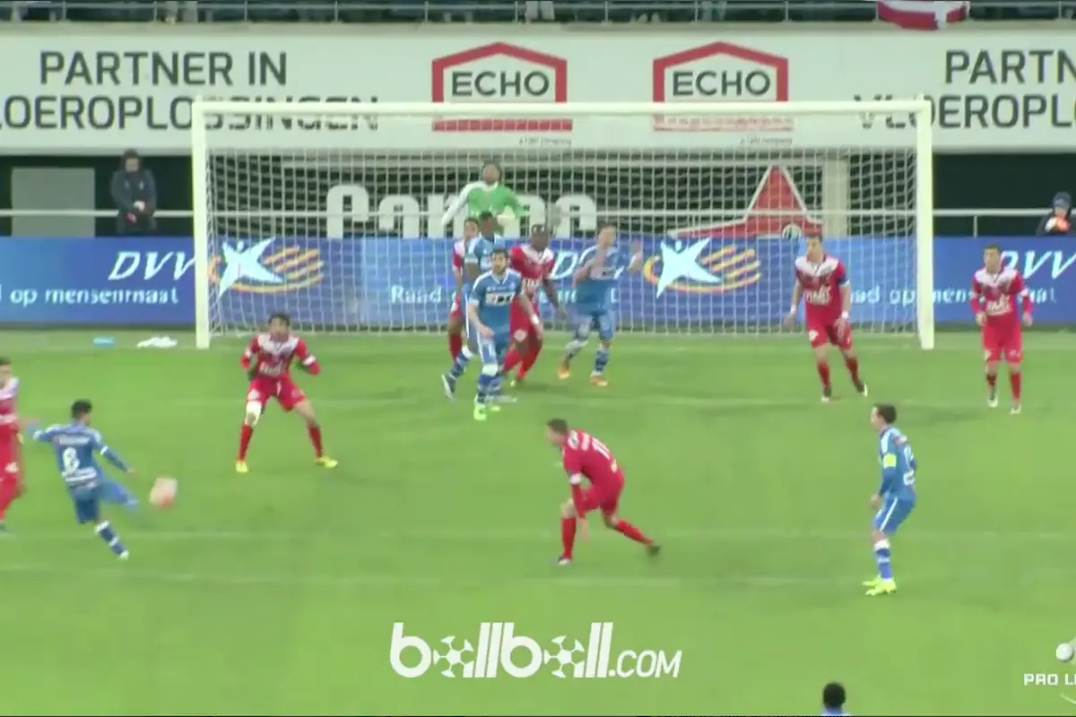 Gol Spektakuler Gelandang Gent Buat Kiper Lawan Tak Berdaya