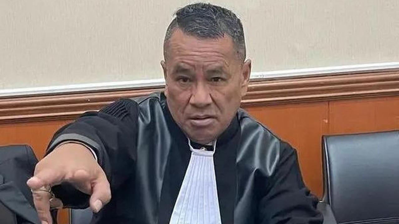 Keyakinan Hotman itu pertama perihal pencalonan Gibran sebagai cawapres Prabowo. MK sebelumnya telah memutuskan gugatan nomor 90 perihal batas usia capres dan cawapres.<br>