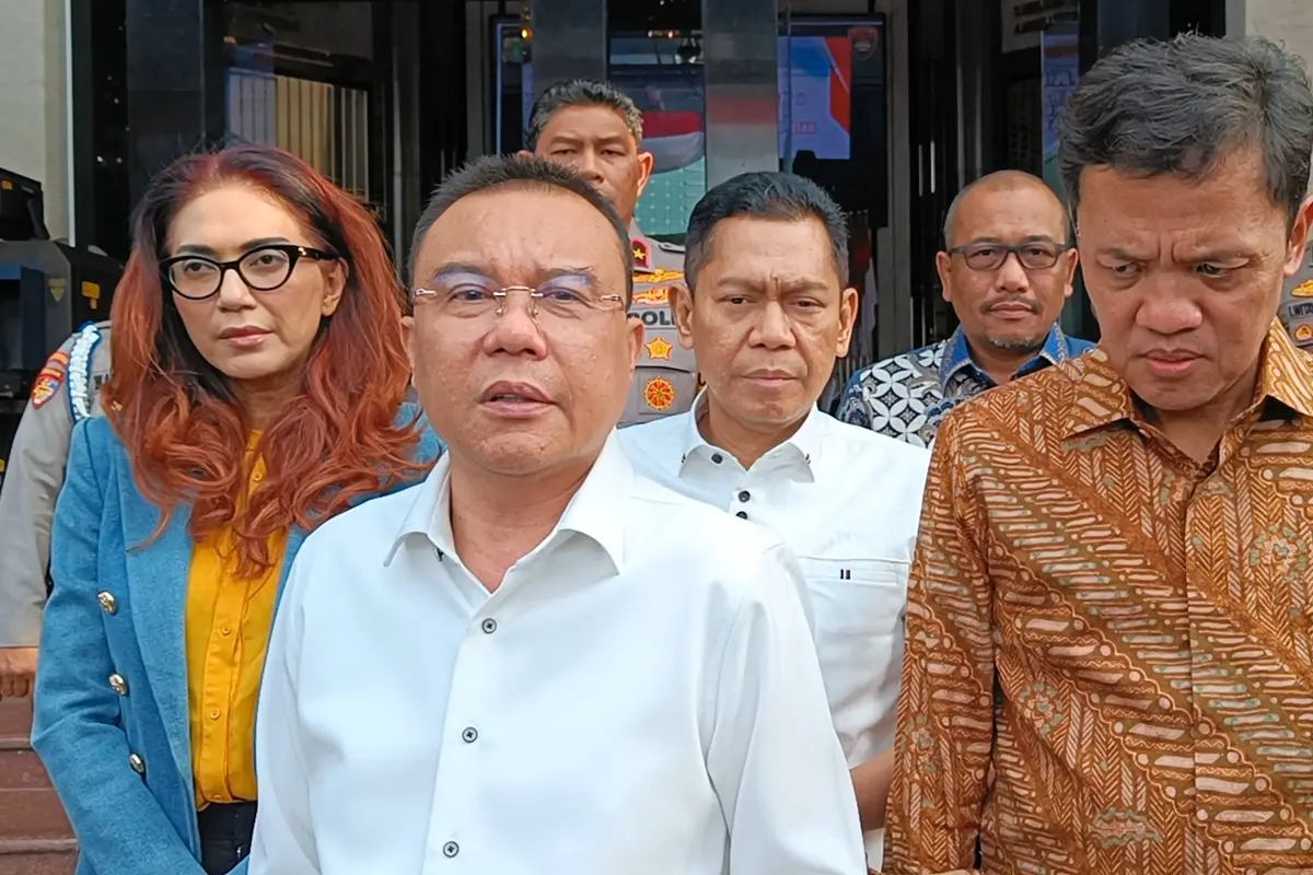 Wakil Ketua DPR RI, Ahmad Sufmi Dasco saat mengunjungi Polda Metro Jaya.