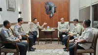 Kakorlantas Polri Irjen Pol Wibowo menerima audiensi Tenaga Ahli Utama KSP Bhinneka Putra Linanta di Gedung Korlantas Polri, Jakarta, Selasa (28/7/2026) (Istimewa)