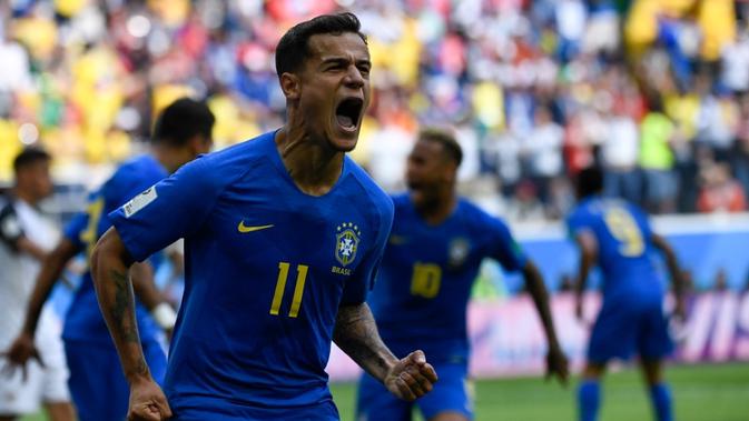 Philippe Coutinho menyumbangkan satu gol, sekaligus membawa timnas Brasil menang 2-0 atas Kosta Rika pada laga kedua Grup E Piala Dunia 2018, di Krestovsky Stadium, Jumat (22/6/2018) malam WIB. (AFP/CHRISTOPHE SIMON)