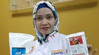 Nikmatul Rosidah, ibu asal Jawa Timur yang jadi bintang YouTube di Hong Kong. (dok. Instagram @nikmatulrosidah/https://www.instagram.com/p/BsAf4vbnqXd/)