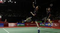 Ganda putra Indonesia, Kevin Sanjaya/Marcus Gideon, saat menghadapi wakil Tiongkok, He Ji Ting/Tan Qiang, pada laga Indonesia Masters 2020 di Istora, Jakarta, Kamis (16/1). Kevin/Marcus unggul 21-19 dan 21-13. (Bola.com/Yoppy Renato)