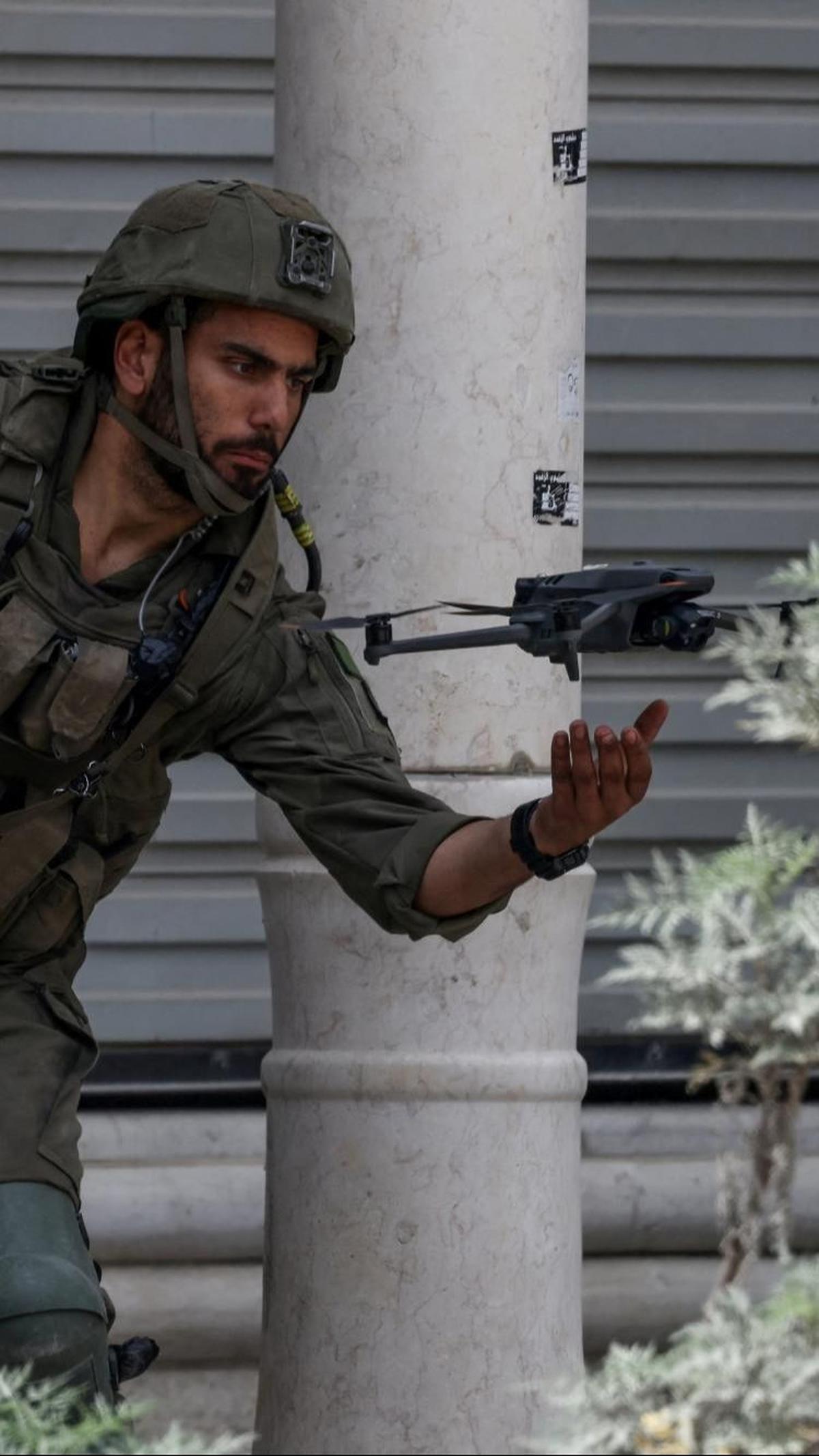 MIliter zionis Israel juga menggunakan drone dalam penyerbuan tersebut. Foto: AFP