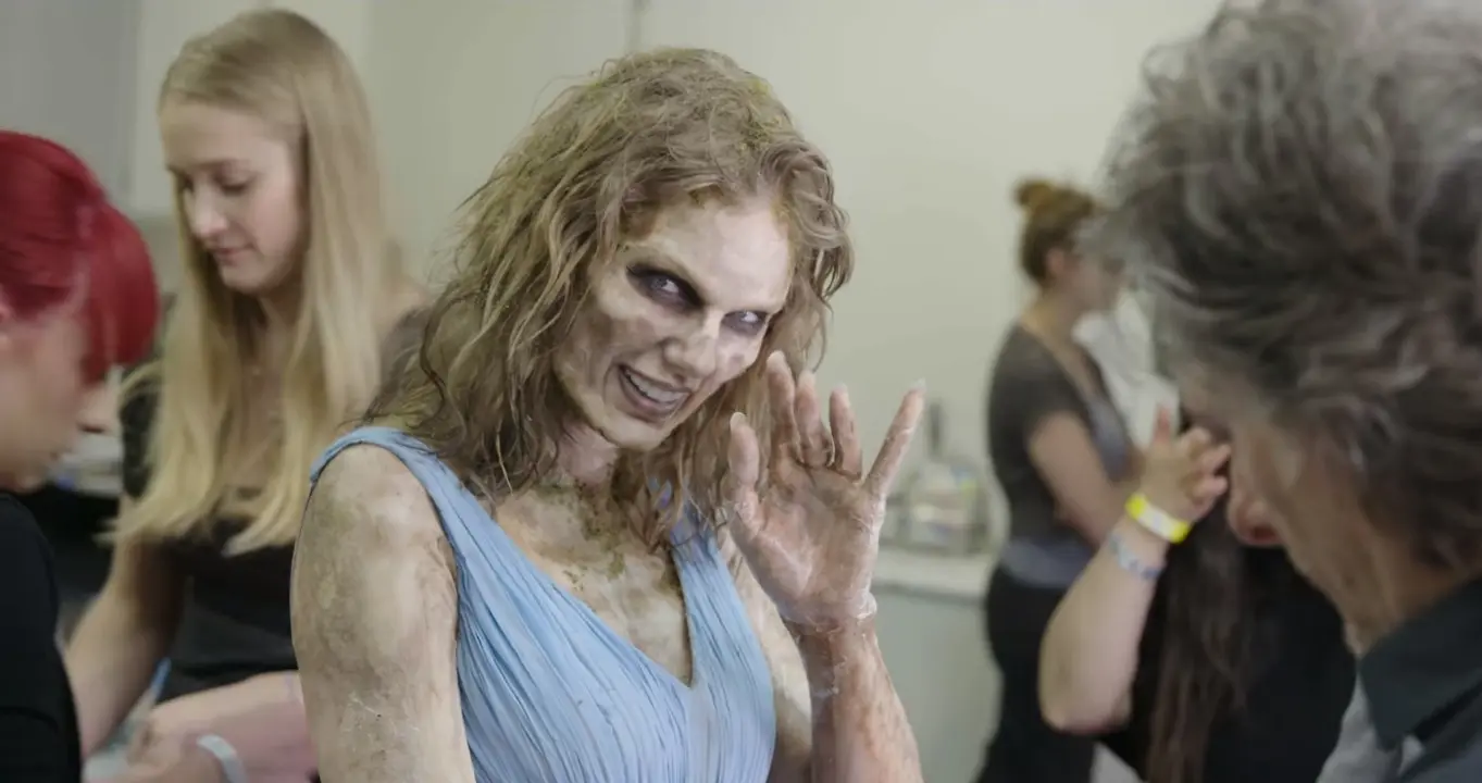 Transformasi Taylor Swift menjadi zombie di video klip Look What You Made Me Do. (Foto: YouTube/Taylor Swift)