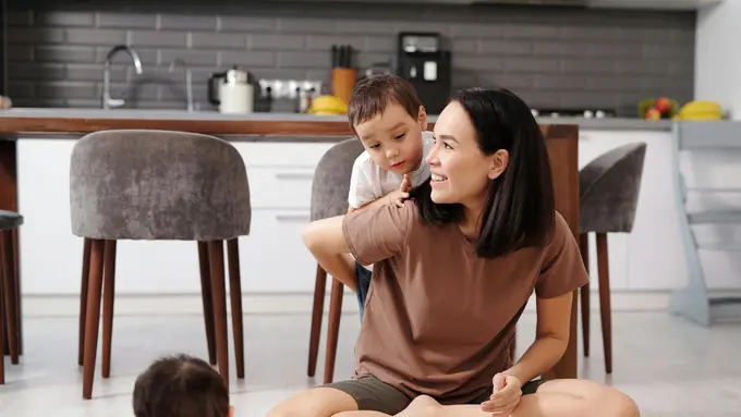 Tips untuk Orang Tua Mengajarkan Anak yang Mulai Mampu Mengelola Emosi Dirinya Sejak Dini