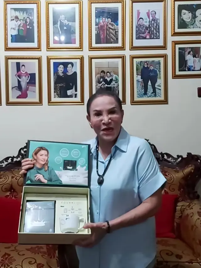 Mpok Atiek Kini Jualan Es Cincau